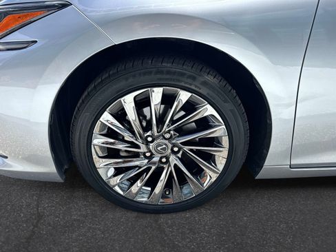 Used 2024 Lexus ES 350 Ultra Luxury w/ Accessory Package (Z2) FWD image 10