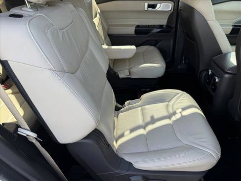 Used 2020 Ford Explorer Platinum w/ Premium Technology Package AWD/4WD image 20