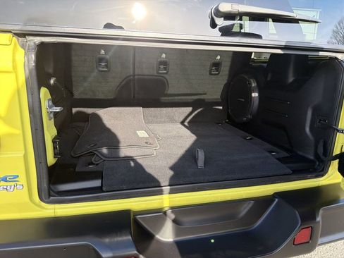 Used 2023 Jeep Wrangler Unlimited Sahara w/ Cold Weather Group image 29