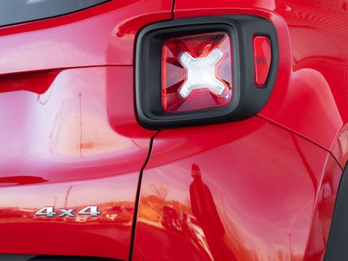 Used 2016 Jeep Renegade Latitude w/ Safety & Security Group image 26