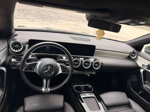 Used 2025 Mercedes-Benz CLA 250 image 9