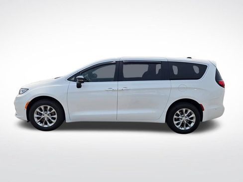 Used 2025 Chrysler Pacifica Select AWD/4WD image 7