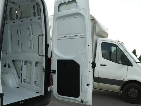 New 2025 Mercedes-Benz Sprinter 2500 image 28