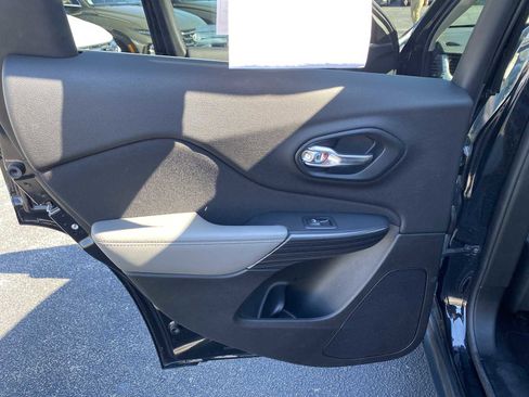 Used 2014 Jeep Cherokee Latitude image 30