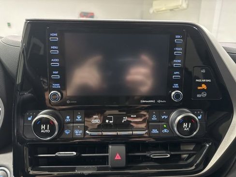 Used 2022 Toyota Highlander XLE image 21