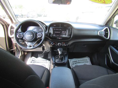 Used 2023 Kia Soul LX w/ Option Group 015 FWD image 21