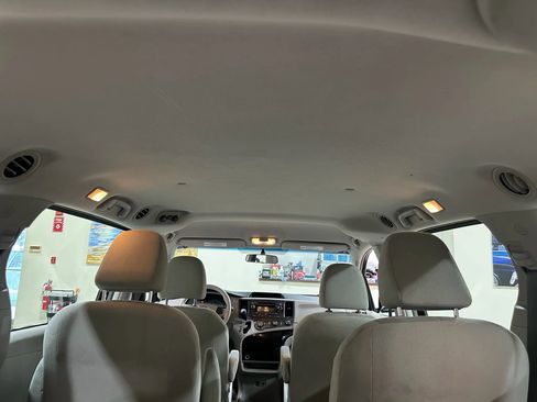 Used 2012 Toyota Sienna FWD image 28