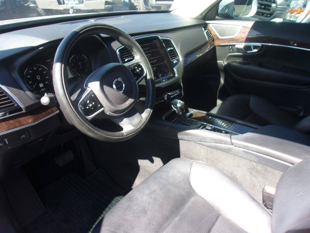 Used 2016 Volvo XC90 T6 Momentum w/ Momentum Plus Package AWD/4WD image 9