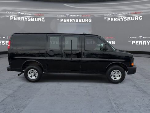 Used 2015 Chevrolet Express 2500 RWD image 9