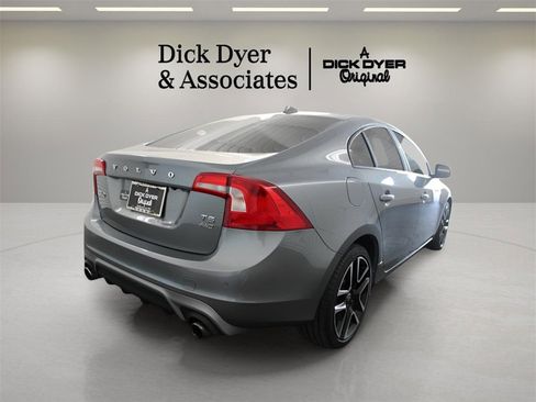 Used 2017 Volvo S60 T5 Dynamic image 3