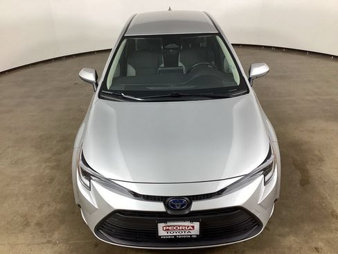 Used 2025 Toyota Corolla LE FWD image 4