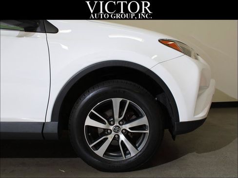 Used 2018 Toyota RAV4 XLE AWD/4WD image 14