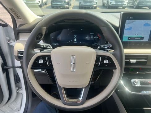 Used 2023 Lincoln Corsair AWD image 18