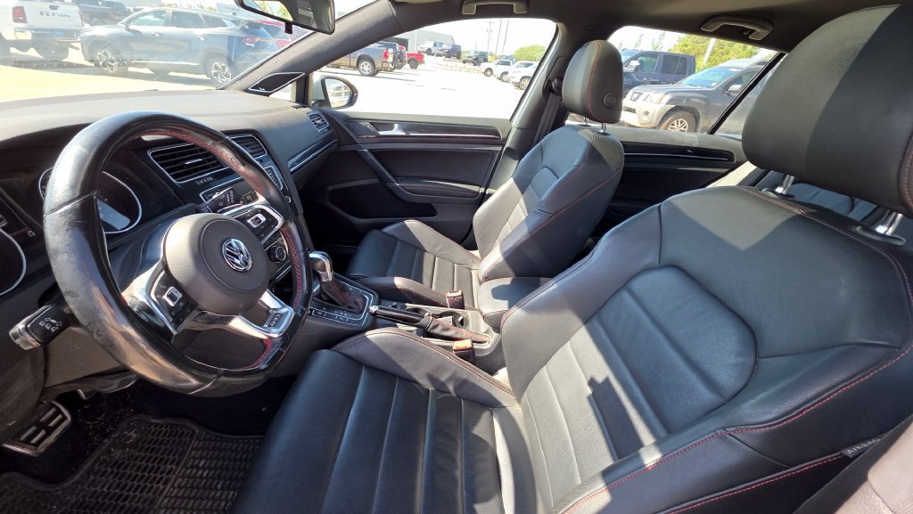 Used 2017 Volkswagen GTI SE FWD image 11