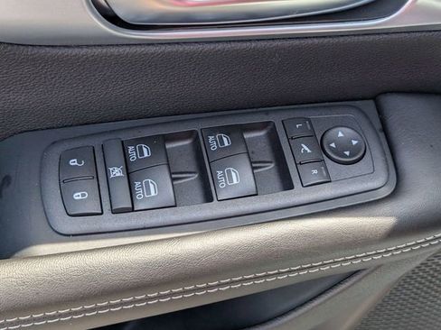 New 2026 Chrysler Pacifica Limited FWD image 11