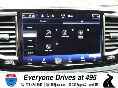 Used 2023 Chrysler Pacifica Touring-L FWD image 27