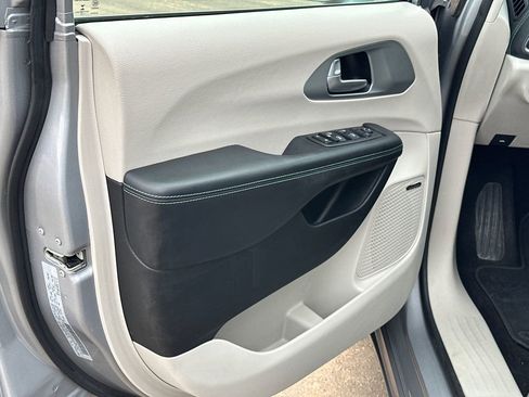 Used 2018 Chrysler Pacifica Limited w/ Advanced Safetytec Group image 10