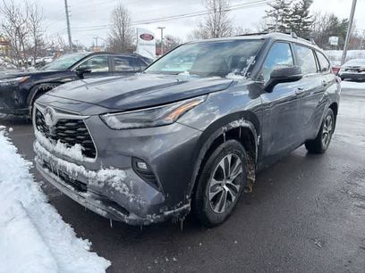 Used 2023 Toyota Highlander XLE