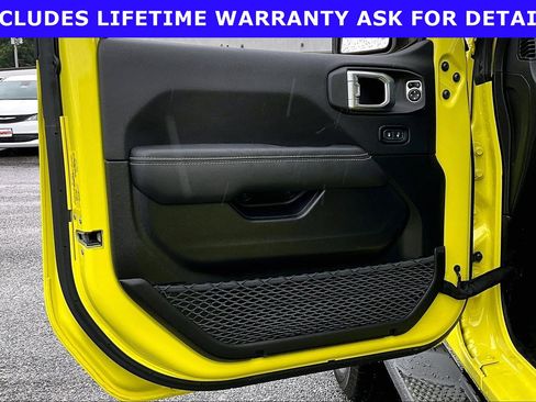 Used 2023 Jeep Wrangler Unlimited Sahara w/ Cold Weather Group AWD/4WD image 19