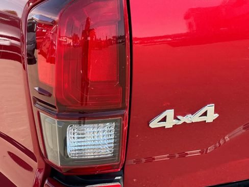Used 2022 Toyota Tacoma SR w/ SR Convenience Package AWD/4WD image 28