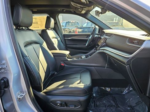 New 2025 Jeep Grand Cherokee Limited w/ Black Appearance Package image 15