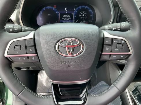 Used 2024 Toyota Highlander Platinum AWD/4WD image 28