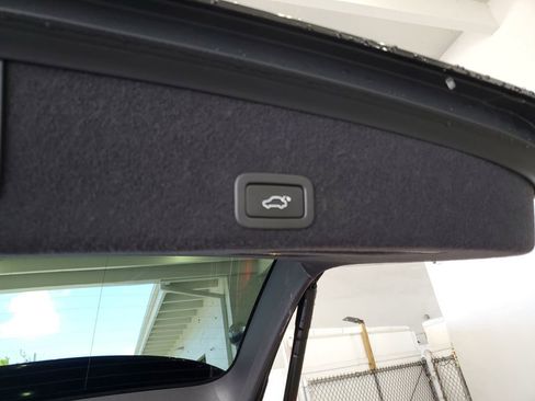 Used 2016 Volvo XC60 T5 Premier w/ Proximity Package FWD image 10