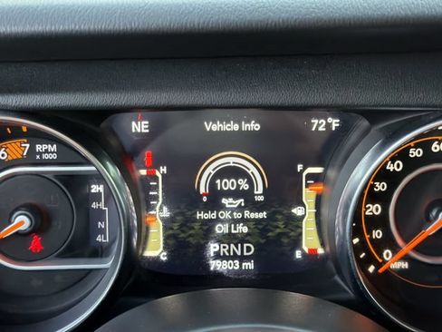 Used 2019 Jeep Wrangler Unlimited Sahara AWD/4WD image 26