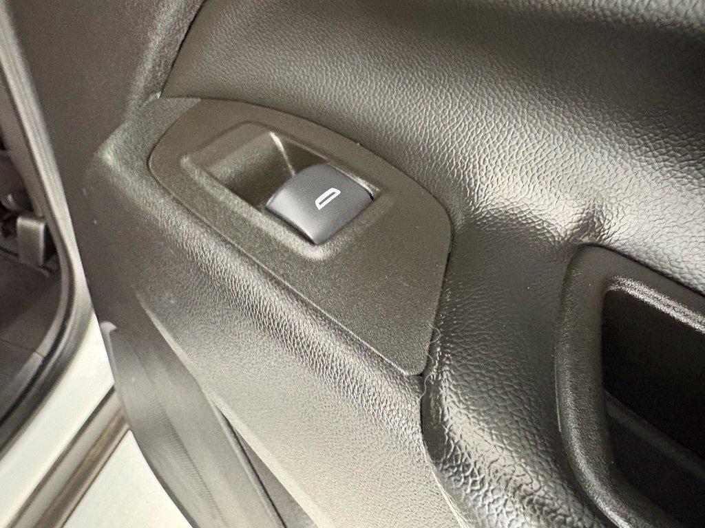 Used 2024 Chevrolet Equinox LT FWD image 16