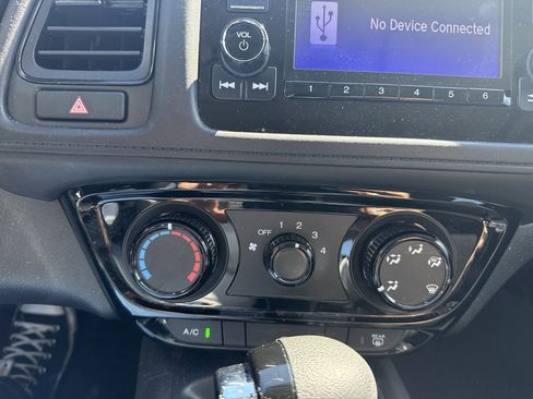 Certified 2022 Honda HR-V LX image 27