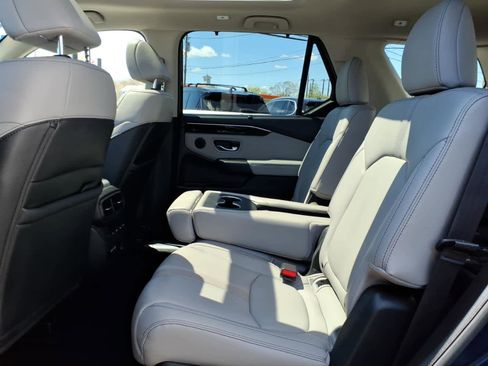 Used 2023 Honda Pilot Touring image 13
