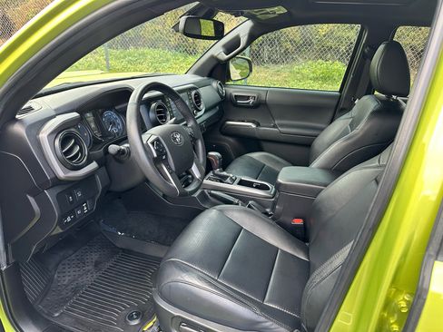 Used 2023 Toyota Tacoma TRD Off-Road image 12