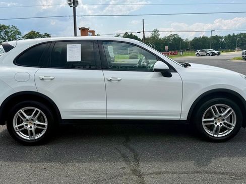 Used 2016 Porsche Cayenne AWD/4WD image 5