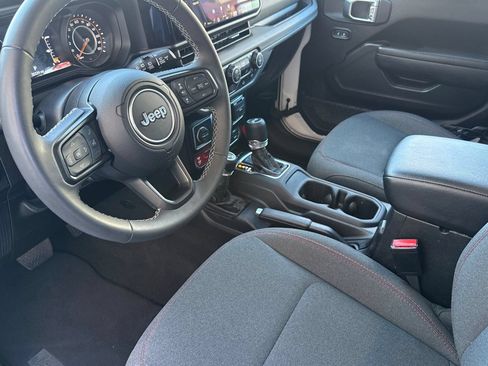 Used 2025 Jeep Wrangler Unlimited Rubicon AWD/4WD image 10