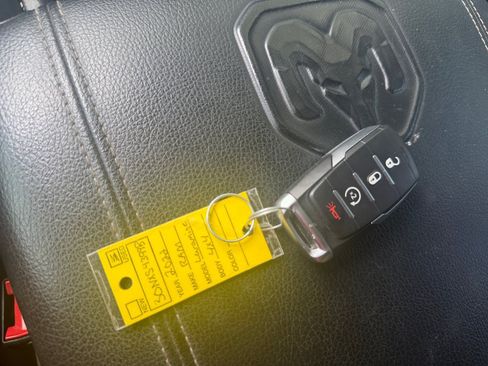 Used 2022 RAM 1500 Laramie AWD/4WD image 37