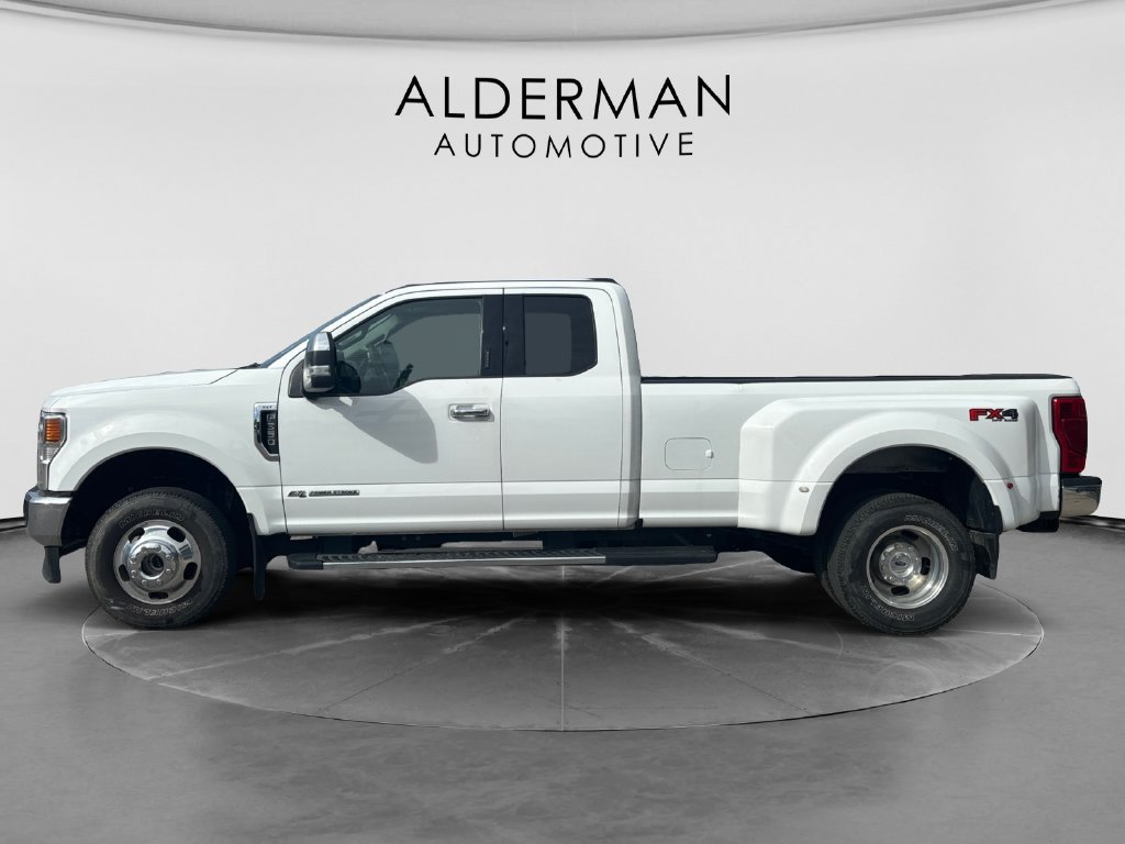 Used 2022 Ford F350 XLT w/ XLT Premium Package AWD/4WD image 2