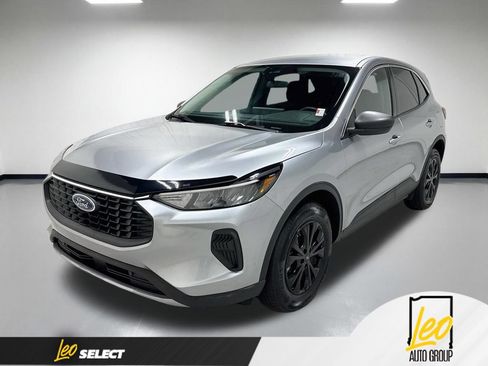 Used 2023 Ford Escape Active w/ Tech Pack #1 AWD/4WD image 1