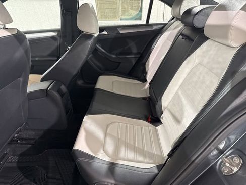 Used 2016 Volkswagen Jetta Sport image 18