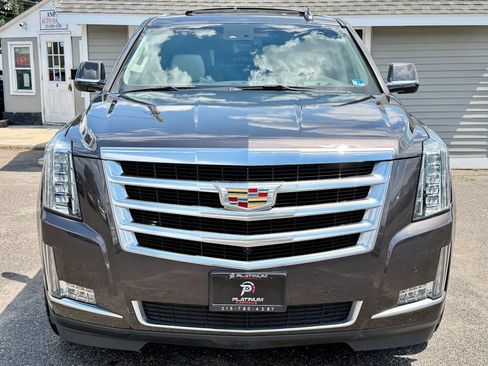 Used 2017 Cadillac Escalade Luxury AWD/4WD image 21