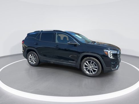Used 2022 GMC Terrain SLT w/ Infotainment Package II image 2