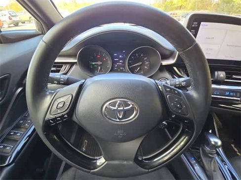 Used 2019 Toyota C-HR XLE image 22