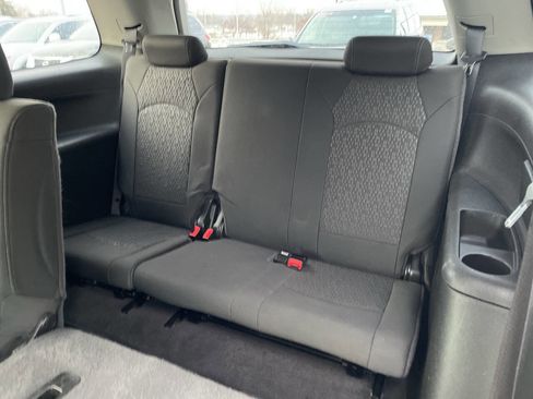 Used 2013 GMC Acadia SLE image 17