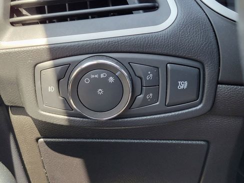 Used 2020 Ford Edge SEL image 25