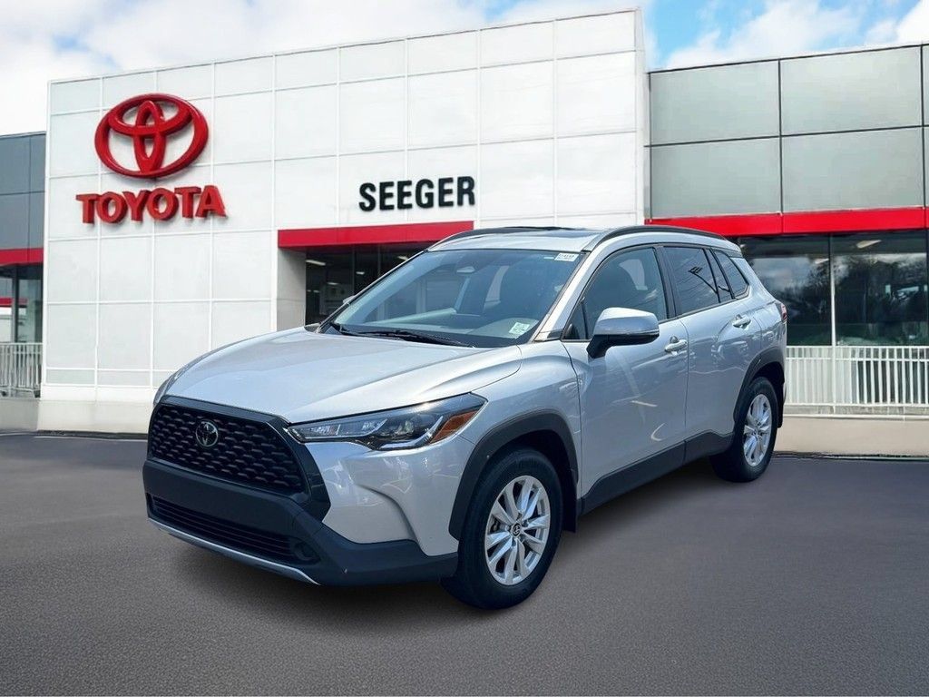 Used 2023 Toyota Corolla Cross LE w/ Moonroof Package AWD/4WD image 11