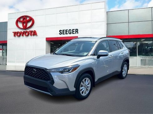 Used 2023 Toyota Corolla Cross LE w/ Moonroof Package AWD/4WD image 11