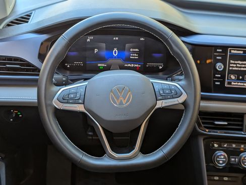Used 2024 Volkswagen Taos SE w/ MDO Package image 23