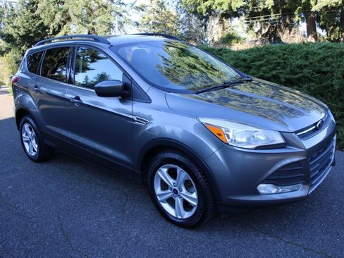 Used 2014 Ford Escape SE w/ Equipment Group 201A image 2