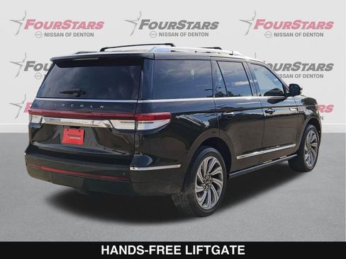 Used 2023 Lincoln Navigator Reserve AWD/4WD image 4