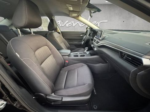 Used 2025 Nissan Altima 2.5 SV FWD image 24