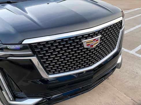 Used 2024 Cadillac Escalade Premium Luxury image 30